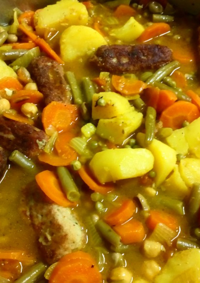 Una foto de Potaje con albóndigas de bacalao