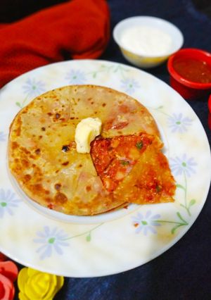 A picture of Stuffed veg paneer paratha.