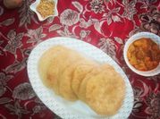 A picture of kachori tarkari