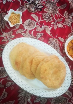 A picture of Daal kachori with Aloo tarkari.