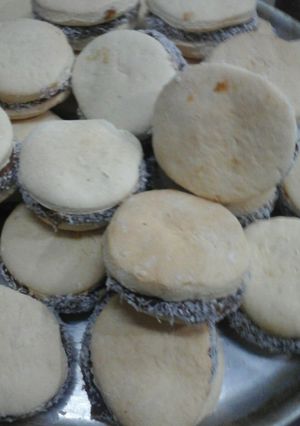 Una foto de Alfajor de maicena! Súper fácil!!