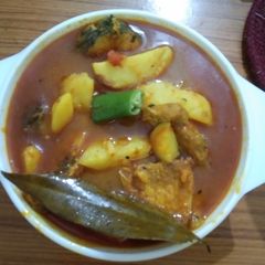 A picture of Potato Rahu Fish Curry.