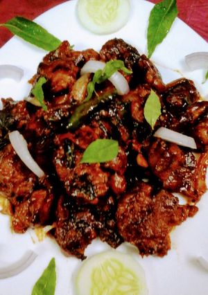 A picture of Goan chicken xacuti.