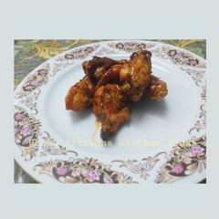 A picture of Honey Sriracha Chicken Wings.