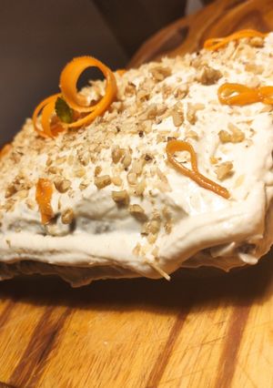 Una foto de Carrot cake / Tarta de zanahoria