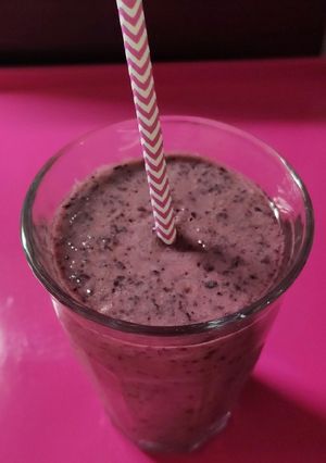 Una foto de Batido de kéfir con arándanos y miel