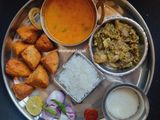 डाळ बाटी वांग्याची भाजी(Dal Bati Vangyachi Bhaji Recipe In Maratthi)