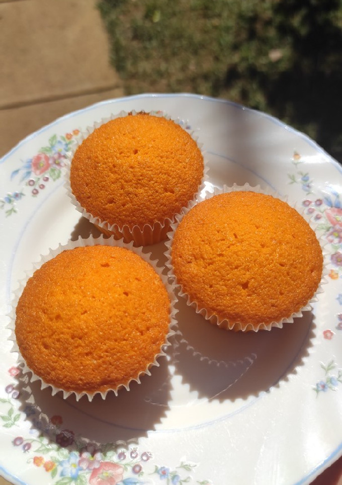 A picture of Passion Flavored Cupcakes.