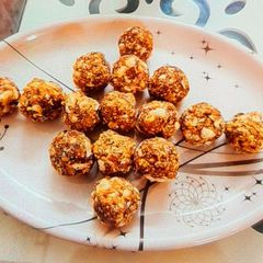 A picture of Jaggery dry fruits ladoo.