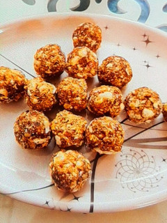A picture of Jaggery dry fruits ladoo.