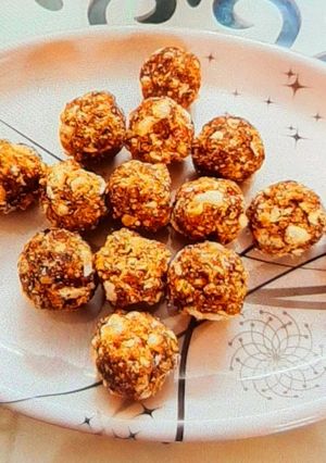A picture of Jaggery dry fruits ladoo.