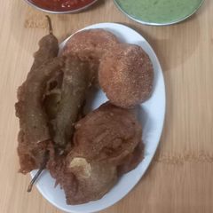 A picture of Falahari pakoras.