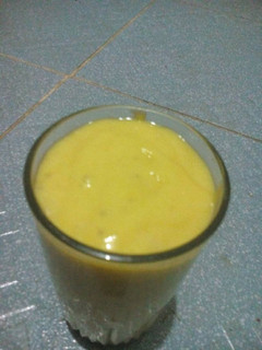 A picture of Mango banana smoothies.