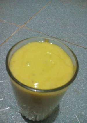 A picture of Mango banana smoothies.