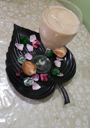 चिक्कु मिल्क शेक (Chikoo milk shake recipe in marathi) रेसिपी चे मुख्य फोटो 
