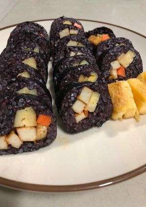 รูปของ คิมบับ 🍙(สูตรคนกินมังสวิรัติ)