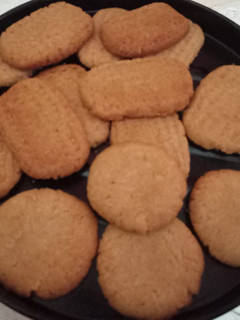 आटा बिस्कुट (Aata biscuit recipe in hindi) रेसिपी मुख्य फोटो