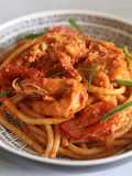 Thai style bucatini with prawns in spicy sriracha passata 🍝