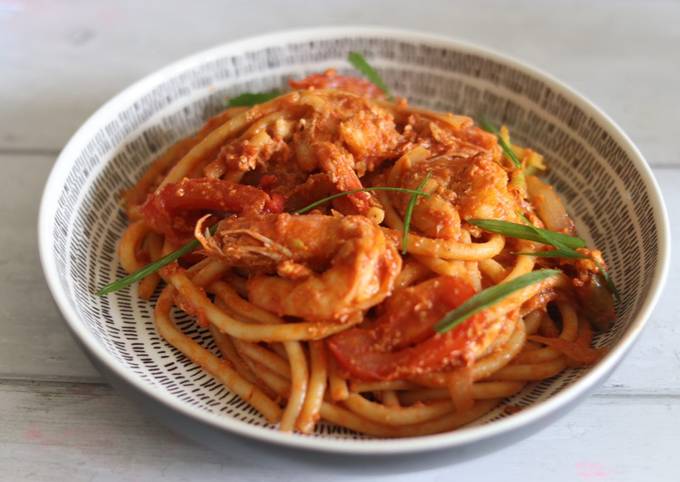 How to Prepare Favorite Thai style bucatini with prawns in spicy sriracha passata 🍝