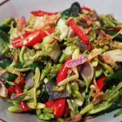 รูปของ Tumis bunga pepaya pedas
