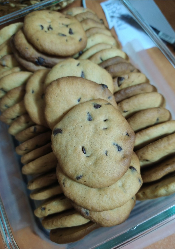Una foto de Galletas de mantequilla y chips de chocolate