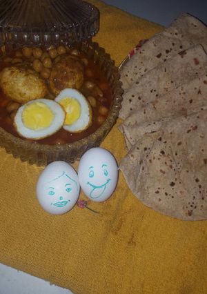A picture of Anda gravy choly.