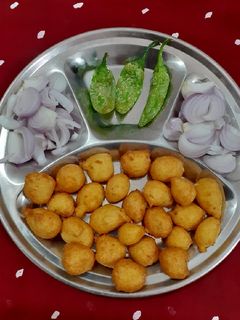 મિક્ષ દાળ વડા (Mix Dal Vada Recipe In Gujarati) રેસીપી મુખ્ય ફોટો