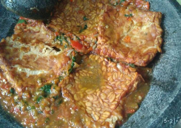 Cara mudah meracik Tempe penyet Sambal Kemangi, Lezat Sekali