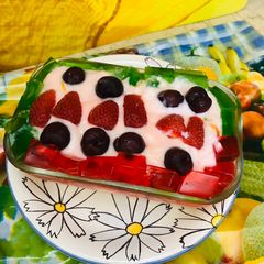 Stawbery and berry Trifle A picture of Stawbery and berry Trifle.