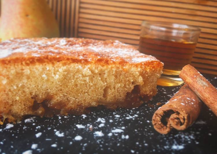 Bizcocho de peras caramelizadas al ron (con harina de maíz)