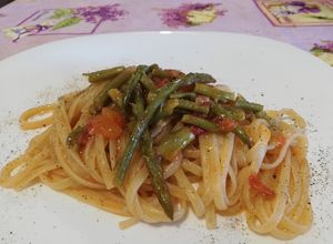 Foto di Linguine con Asparagi Selvatici e Pomodorini Freschi