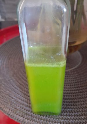 A picture of Parsley oil.