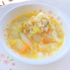 A picture of Vermicelli Soup With Napa Cabbage And Eggs.