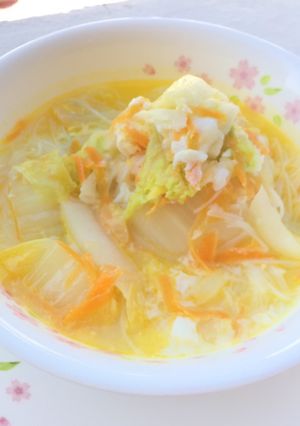 A picture of Vermicelli Soup With Napa Cabbage And Eggs.