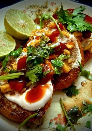 A picture of Aloo tikki chaat.