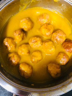 Una foto de Albóndigas de pollo y pavo en salsa