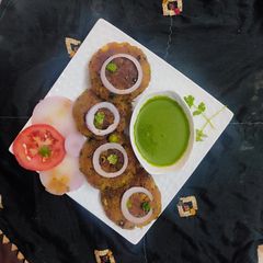 A picture of पोहा, आलू,मटर के कटलेट.