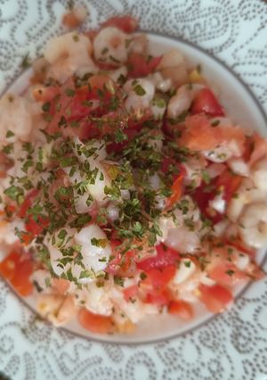Una foto de Ensalada de Picadillo y gambas