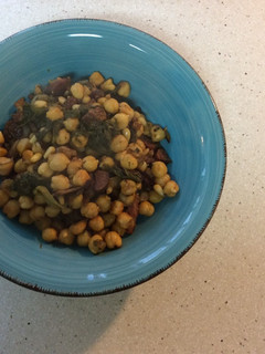 Una foto de Garbanzos con espinacas