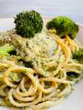 Spaghetti al pesto di broccoli