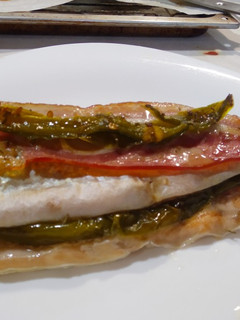 Una foto de Trucha asada con bacon y pimiento