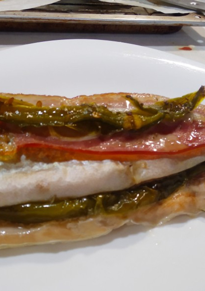 Una foto de Trucha asada con bacon y pimiento