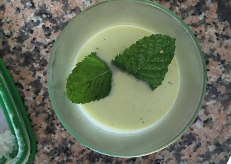 Crema fría de pepino y yogurt griego