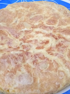 Una foto de Tortilla española (De patatas pero sin cebolla)