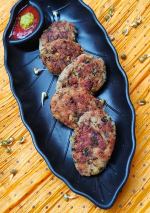 A picture of Sprouted Mung Kabab.