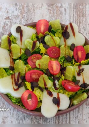 Une photo de Salade au concombre /melon /tomates cerises /graines de courge