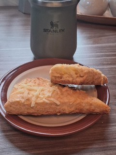 Una foto de Scones de queso