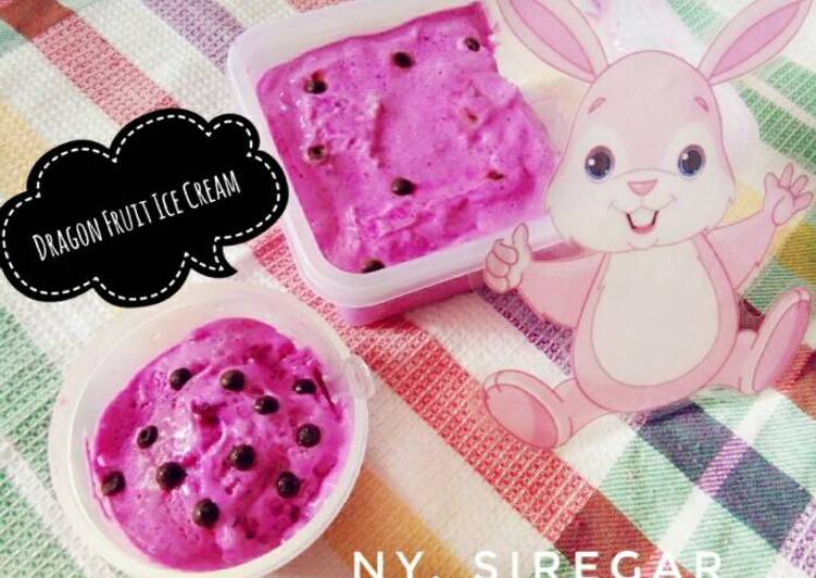 Langkah Mudah untuk Menyiapkan Es krim buah naga yang Menggugah Selera