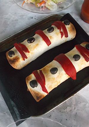 Una foto de Rollitos mexicanos con tortilla y tomate