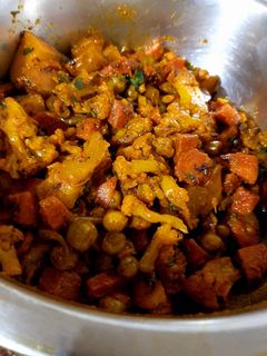मिक्स वेज कोल्हापुरी (Mixed veg Kolhapuri recipe in Hindi) रेसिपी मुख्य फोटो